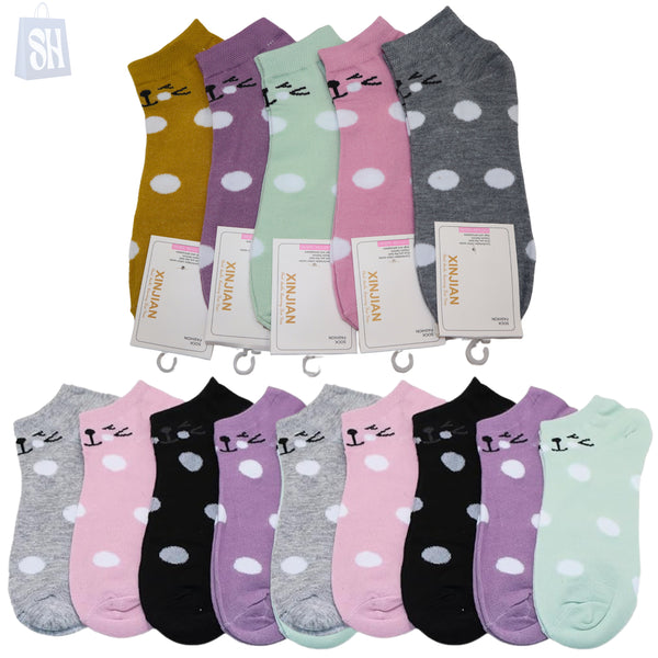 جوارب منقطة