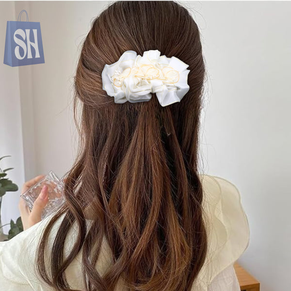 مشبك شعر أبيض أنيق مزين بالزهور