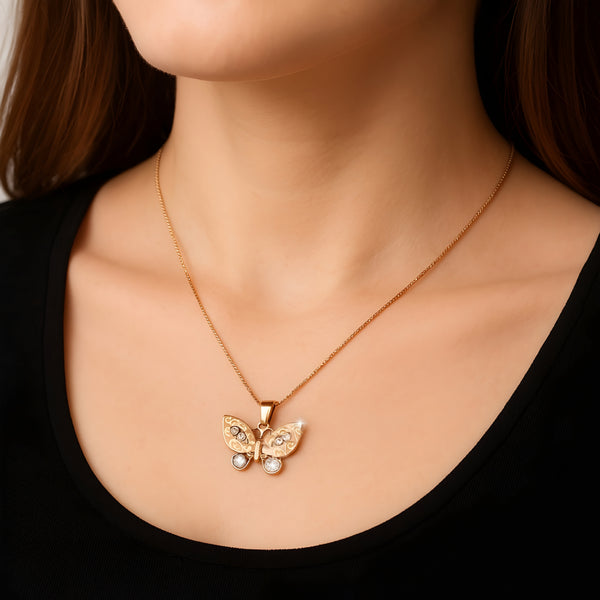 قلادة الفراشة النعمة