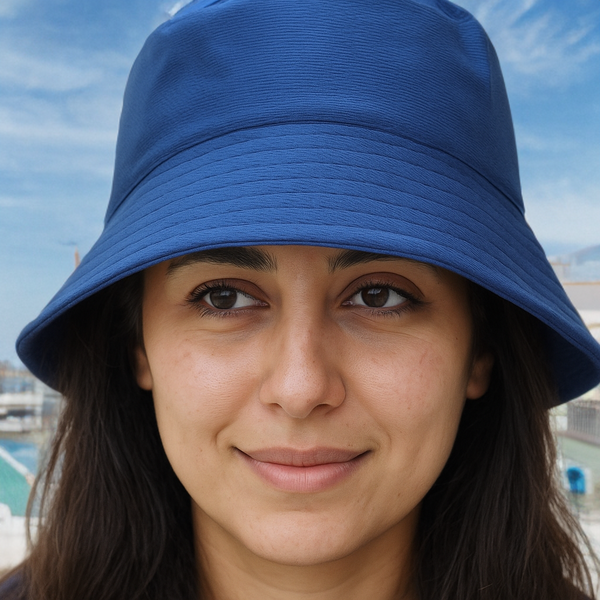 قبعة دلو زرقاء كلاسيكية