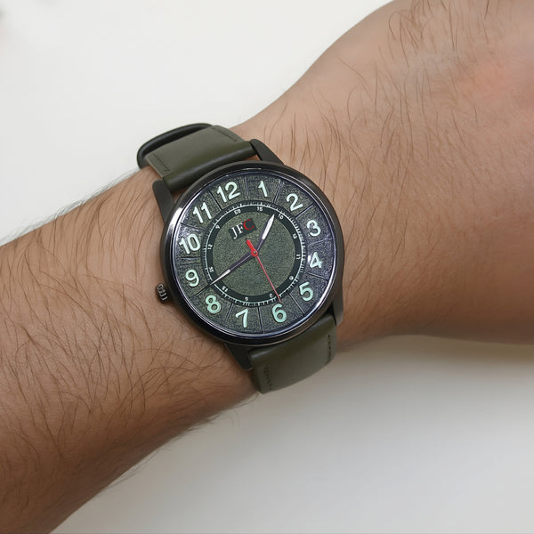 ساعة جلدية أنيقة