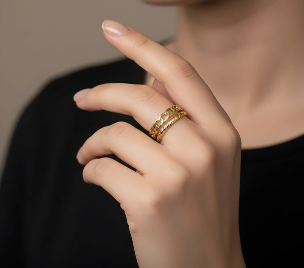 💥 Golden Chain Ring – Bold Elegance in One Piece!