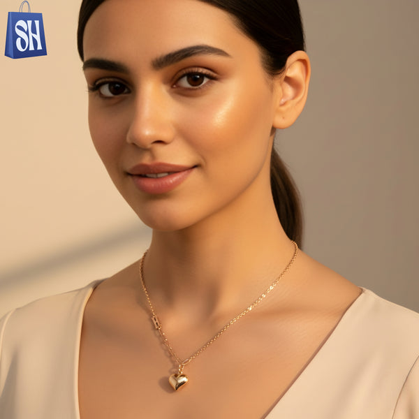 قلادة على شكل قلب ذهبي