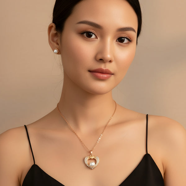 مجموعة قلادة وأقراط أنيقة على شكل قلب ولؤلؤ.