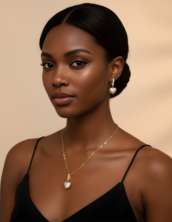 مجموعة مجوهرات على شكل قلب لامع