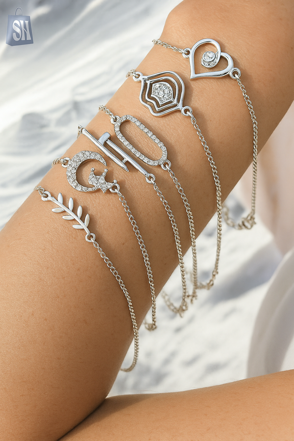 مجموعة أساور فضية أنيقة