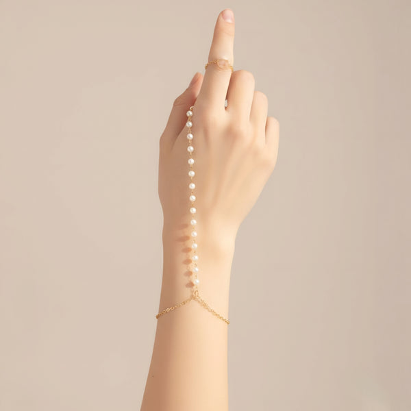 سلسلة يد أنيقة من اللؤلؤ