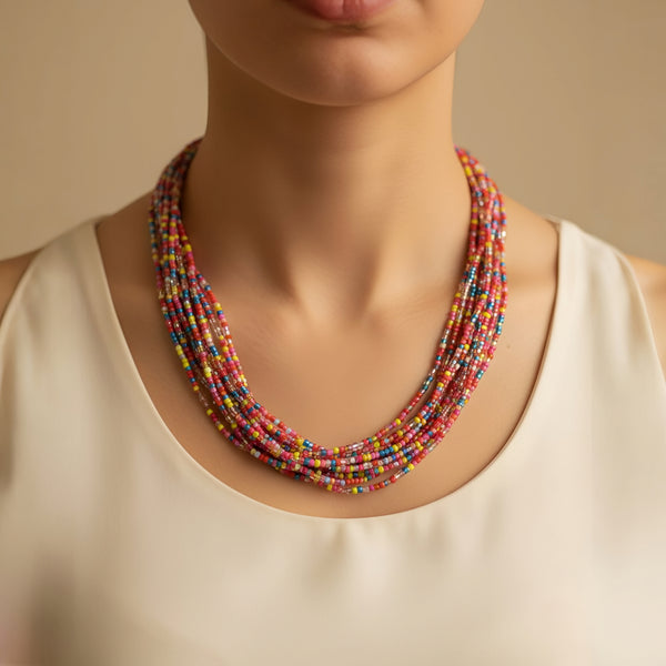 قلادة من الخرز بإيقاع قوس قزح.